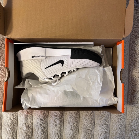 Nike Women’s GP Challenge Pro Hard Court Shoes in white/black-white - Picture 2 of 6